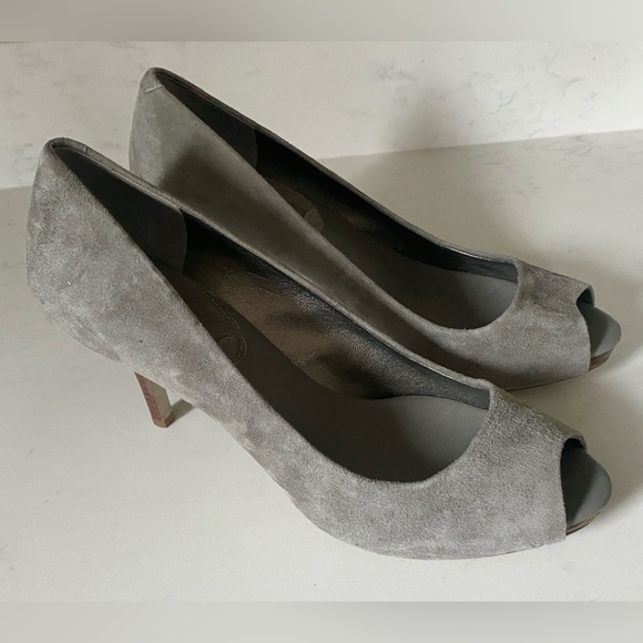 Banana Republic Gray Grey Suede Leather Peep Toe Pumps Wood Tone High Heels 8 - Picture 5 of 11